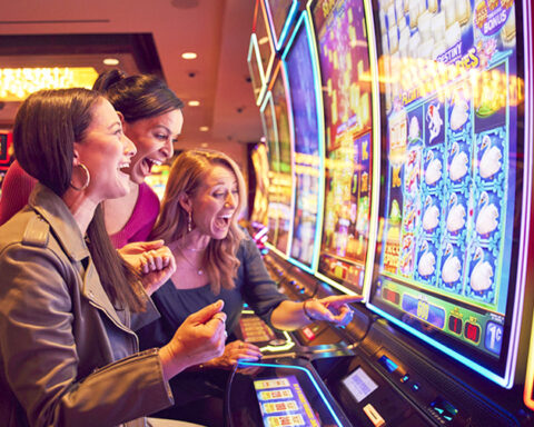 is it better to play one slot machine or move around